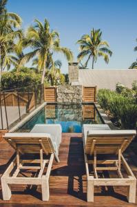 The swimming pool at or close to La Villa Paille en Queue