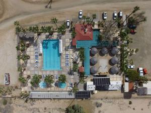 an overhead view of a pool and parking lot at San Felipe Luxurious 3-Bedroom Condo 11-3 with Pool Access in Playa El Paraíso