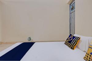 Letto o letti in una camera di SPOT ON 92934 Nusantara Syariah