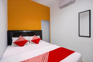 Postel nebo postele na pokoji v ubytování Capital O 93076 Batam Backpacker Guesthouse 2