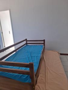 Postel nebo postele na pokoji v ubytování Apt Praia do Sique 12