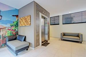 Photo de la galerie de l'établissement Townhouse Oak IXO Hotel, à Semarang