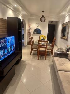 TV a/nebo společenská místnost v ubytování Apartamento Umarizal 3 quartos
