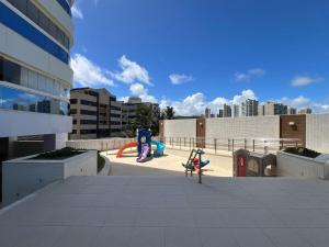 a view of a playground in a city with buildings at Lindo apartamento 1 4 frente mar in Salvador