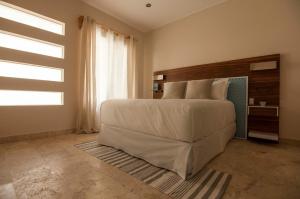 En eller flere senge i et værelse på Shavanna Hotel Boutique