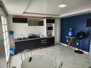 Η κουζίνα ή μικρή κουζίνα στο Apartamento - 6 pé na areia proximo a lagoa e rio +25 φωτογραφίες