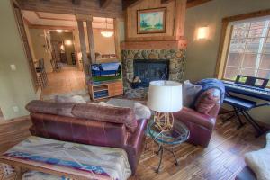 Ruang duduk di Third Creek Comfort townhouse