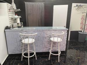 Una cocina o cocineta en Divine Rest
