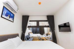 Televisyen dan/atau pusat hiburan di TMS Quy Nhơn - Rosella Apartment