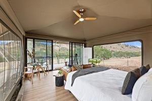 a bedroom with a bed and a ceiling fan at Jara II in Berremangra