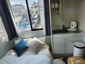 Kuchyň nebo kuchyňský kout v ubytování Cozy Zoom-Easy access to UENO ASAKUSA AKIHABARA