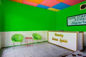 Majutusasutuses OYO 93071 Home Stay Kembar Syariah olev sertifikaat, autasu, silt või muu dokument