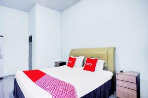 Voodi või voodid majutusasutuse OYO 93071 Home Stay Kembar Syariah toas