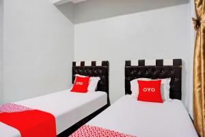 Voodi või voodid majutusasutuse OYO 93071 Home Stay Kembar Syariah toas