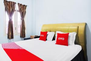 Voodi või voodid majutusasutuse OYO 93071 Home Stay Kembar Syariah toas