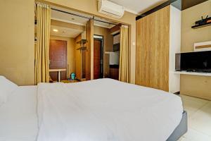 Postel nebo postele na pokoji v ubytování OYO Life 93065 Apartemen Gateway Pasteur By Glory Rent + 24 fotografií