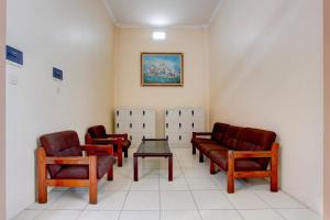 Posezení v ubytování SPOT ON 93245 Guest House Mulia Dua Syariah