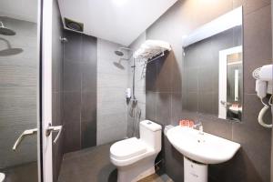 Koupelna v ubytování OYO 90894 Hotel Smc I-city