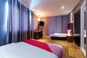 Postel nebo postele na pokoji v ubytování OYO 90894 Hotel Smc I-city