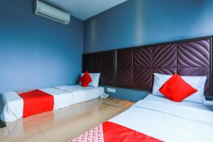 Postel nebo postele na pokoji v ubytování OYO 90894 Hotel Smc I-city