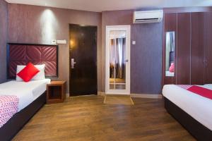 Postel nebo postele na pokoji v ubytování OYO 90894 Hotel Smc I-city