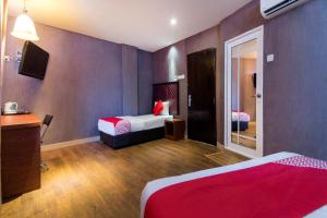 Postel nebo postele na pokoji v ubytování OYO 90894 Hotel Smc I-city