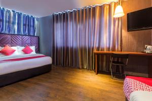Postel nebo postele na pokoji v ubytování OYO 90894 Hotel Smc I-city