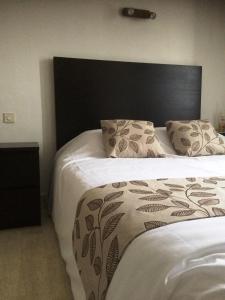 Hotel Les Voyageurs客房内的一张或多张床位