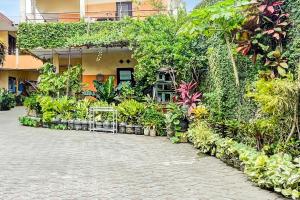a building with a bunch of plants on it at OYO Life 93398 Sudimoro Guest House Syariah in Blimbing