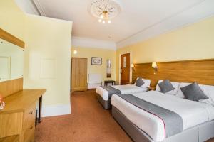 Postel nebo postele na pokoji v ubytování OYO Eagle House Hotel, St Leonards Hastings