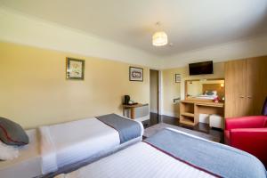 Postel nebo postele na pokoji v ubytování OYO Eagle House Hotel, St Leonards Hastings