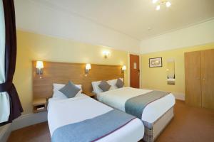 Postel nebo postele na pokoji v ubytování OYO Eagle House Hotel, St Leonards Hastings