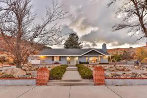 a white house with a driveway at Amazing Escape near LA Meditation Room, Game room, Hot Tub, Pool in Leona Valley
