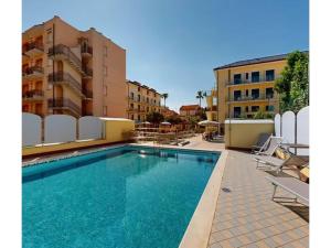 Swimmingpoolen hos eller tæt på Appartement in Pietra Ligure