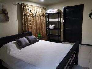 Postel nebo postele na pokoji v ubytování Cabinas la Antorcha
