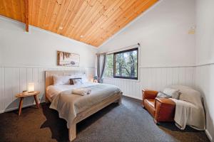 Rustic Treehouse - Aireys Inlet客房内的一张或多张床位