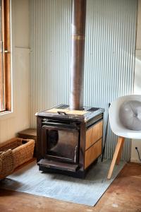 Rustic Treehouse - Aireys Inlet的休息区