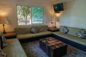 a living room with a couch and a tv at Casa Soñada a la Orilla del Rio in Conca