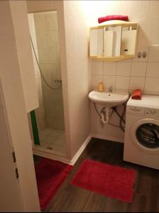 Koupelna v ubytování Privat Zimmer in Zwei-Zimmer-Wohnung als 2er WG