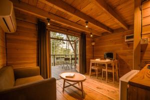 a living room with a couch and a table at Xiang Yue Lake International Resort in Deqing