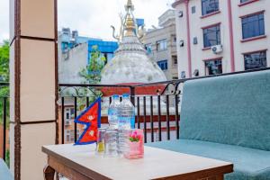 Svalir eða verönd á OYO 811 Hotel New Pokhara Palace