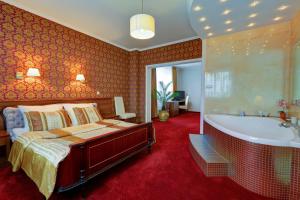 Posteľ alebo postele v izbe v ubytovaní Hotel Chabrowy Dworek