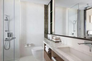 Ванна кімната в Sheraton Hong Kong Tung Chung Hotel