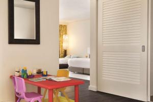 Postel nebo postele na pokoji v ubytování Hyatt Regency Guam