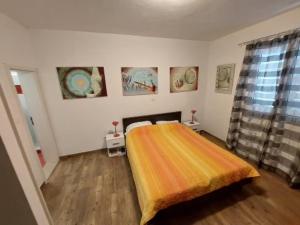 Posteľ alebo postele v izbe v ubytovaní Apartments and Rooms King