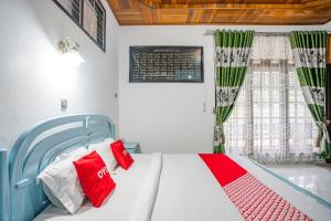 Gallery image of OYO 93706 Penginapan Syariah Hj. Kenan in Bukittinggi
