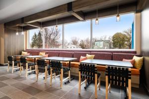 Restaurace v ubytování Tru By Hilton Oshkosh