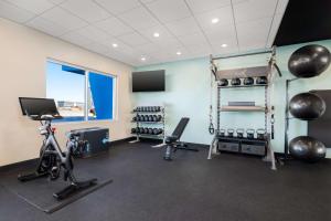 Fitness centrum a/nebo fitness zařízení v ubytování Tru By Hilton Oshkosh