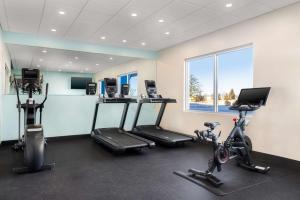 Fitness centrum a/nebo fitness zařízení v ubytování Tru By Hilton Oshkosh