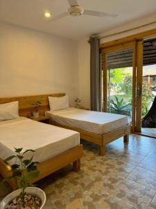 Postel nebo postele na pokoji v ubytování Tikipalmbeachhotel